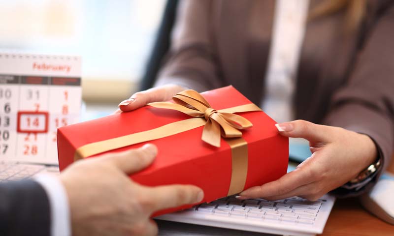 How To Handle Corporate Gifting