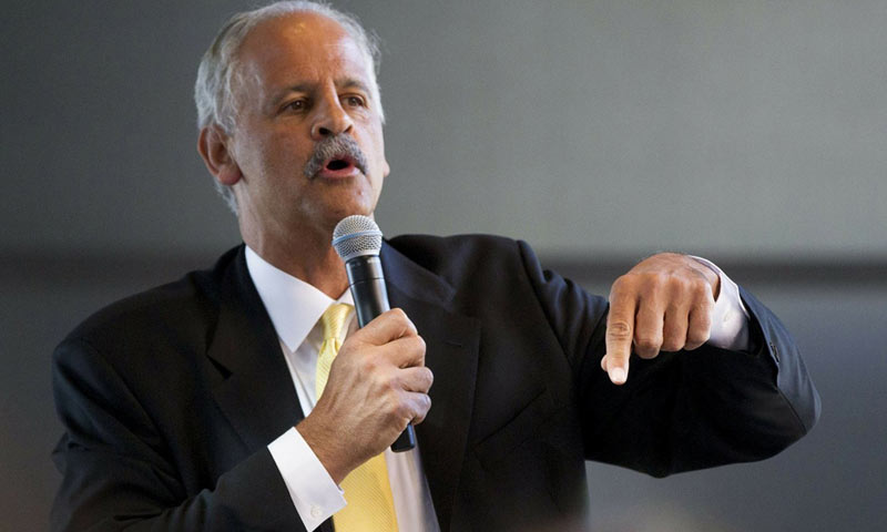 Stedman Graham addressing an audience with a microphone