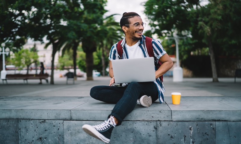 Minimalist Freelancer Setup: What You Need to Work From Anywhere Comfortably